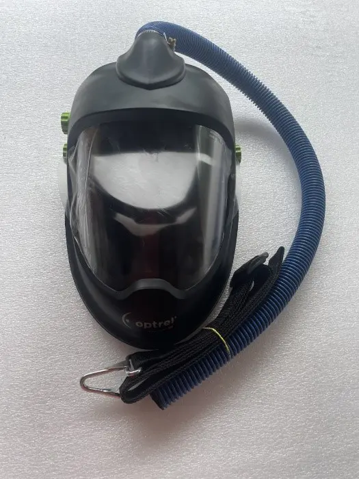A Grinding mask with breathing tube